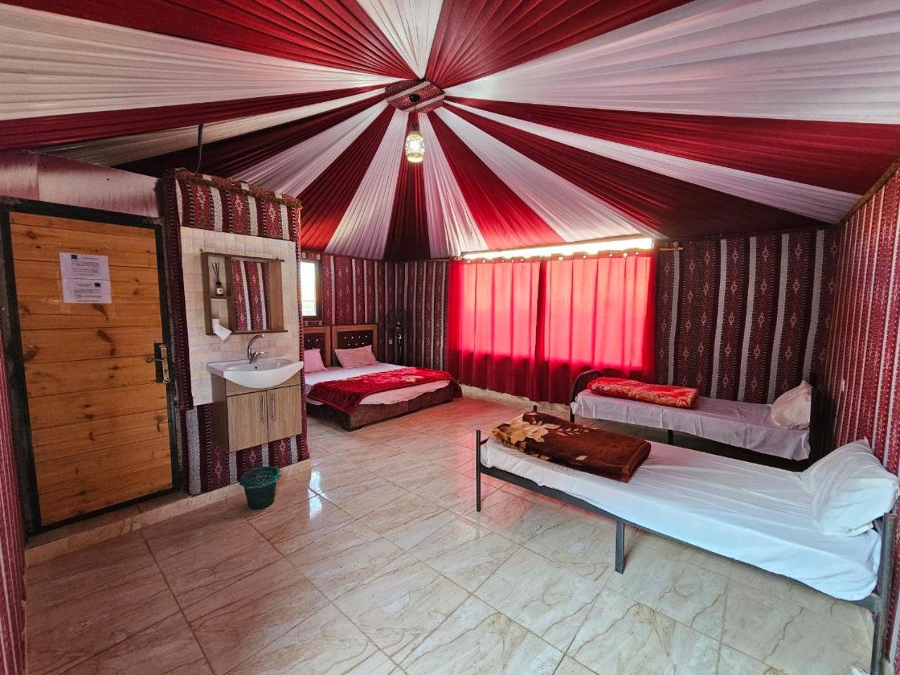 Beduin Star Trail Camp Bed & Breakfast Wadi Rum Ngoại thất bức ảnh